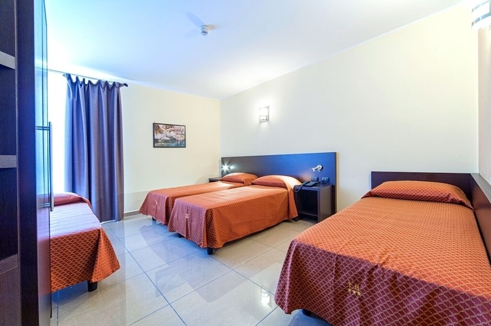 STANDARD, DOUBLE OR TWIN BED, TERRACE