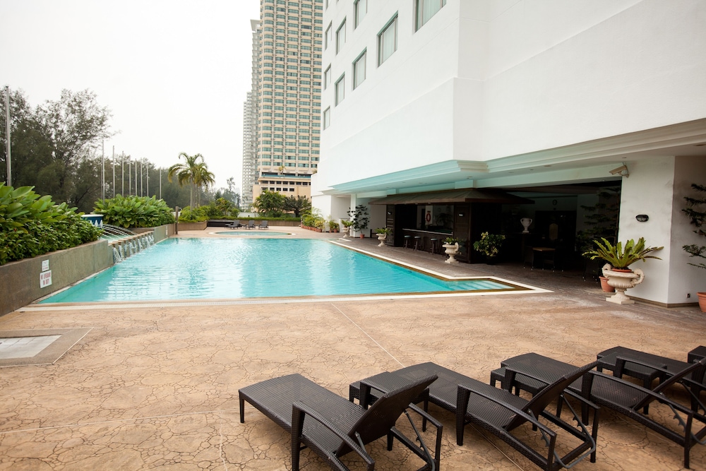 Gurney Bay Hotel, A Parkroyal Hotel 54/56