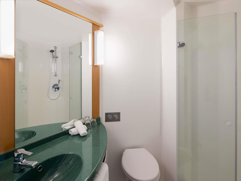 Ibis Newcastle 59/60