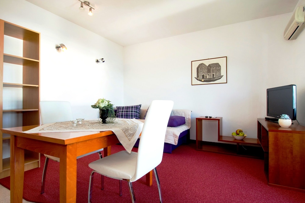 Beachfront Villa Mediteran 16/50