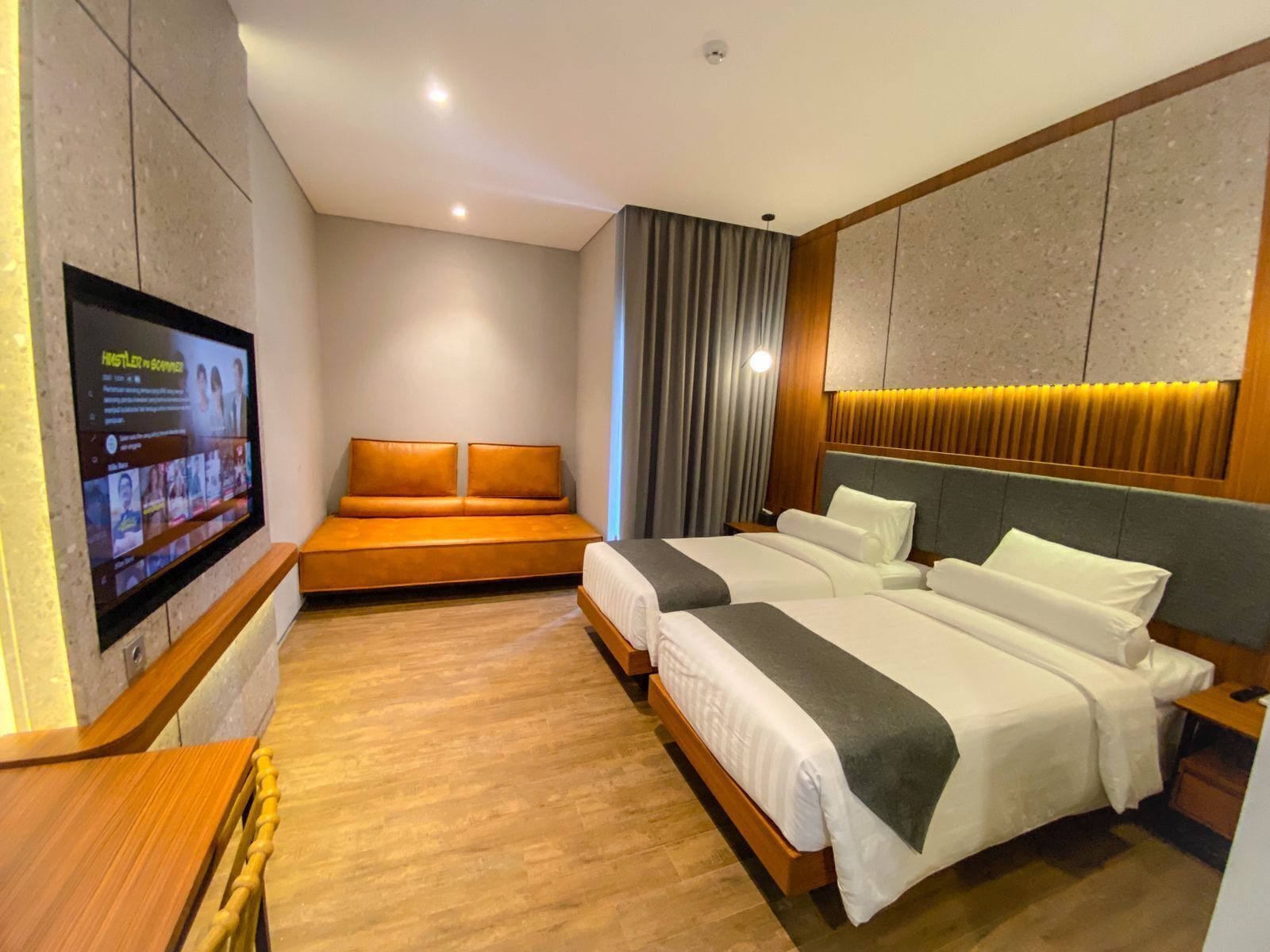 EXCLUSIVE, TWIN BEDS