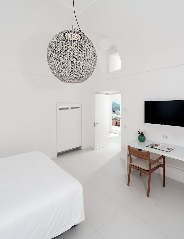 2 BEDROOMS, EXCLUSIVE, SUITE