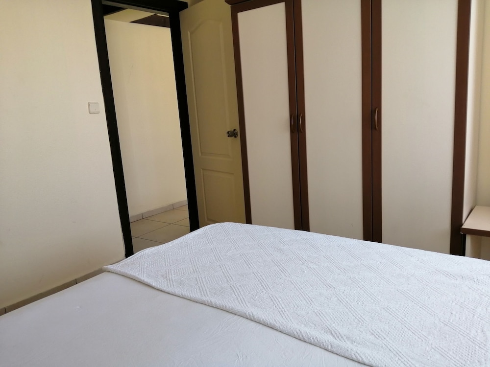 OYA APARTMENTS 18/50