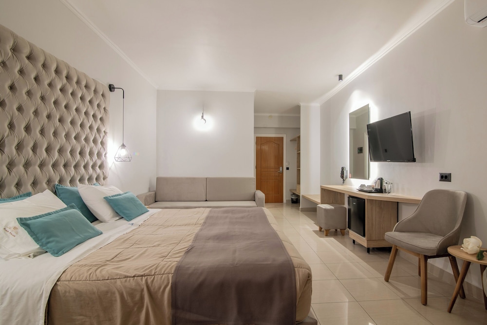 DELUXE, SUITE, POOL VIEW