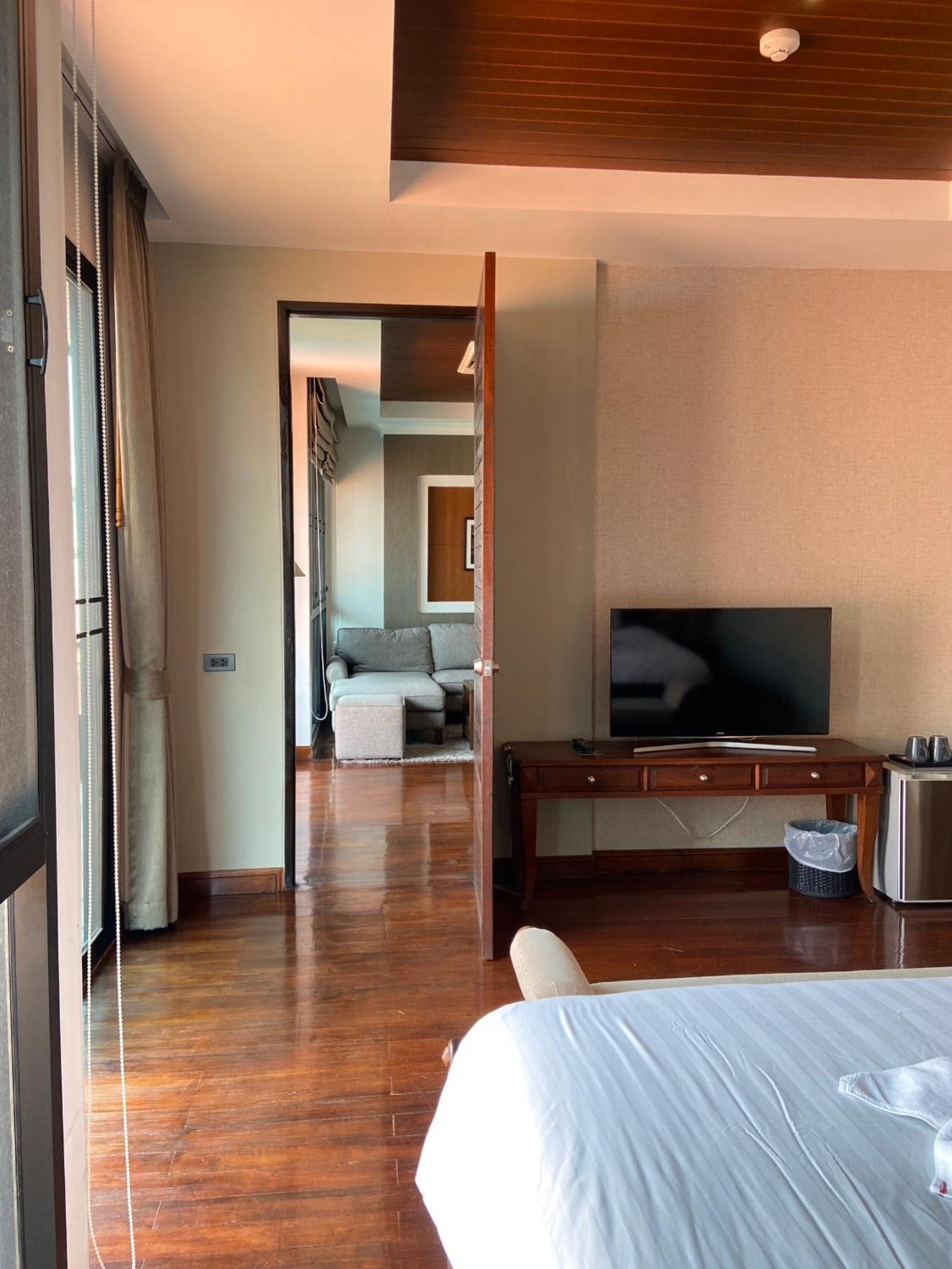 جناح، Yotaka Bangkok Hotel 2/10
