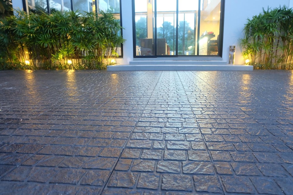 Clear House Resort 52/56