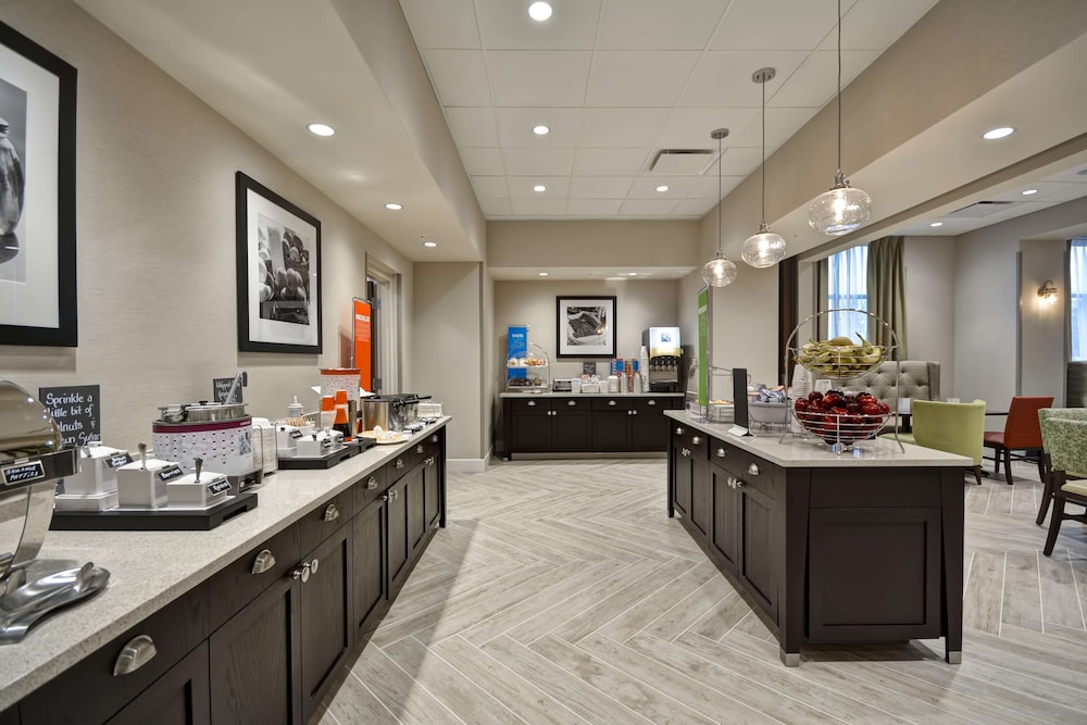 Hampton Inn Livonia Detroit 22/30