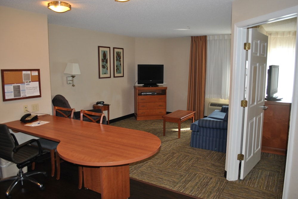 Candlewood Suites Colonial Heights Fort Lee 35/43