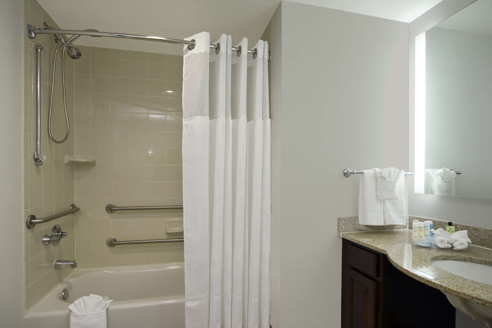 HOMEWOOD SUITES BY HILTON MIAMI - AIRPORT WEST 12/40