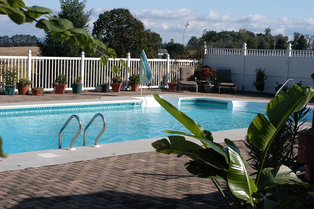 Annville Inn Bed and Breakfast 49/50