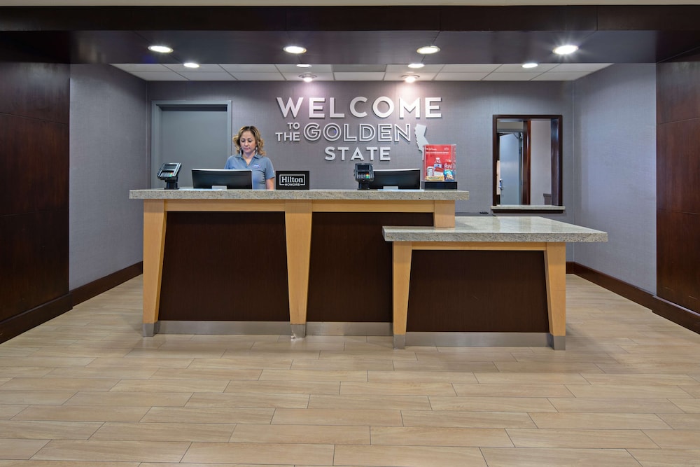 Hampton Inn Visalia 10/47