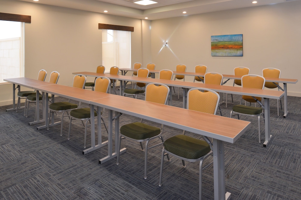 Holiday Inn Express Spring Hill 37/50