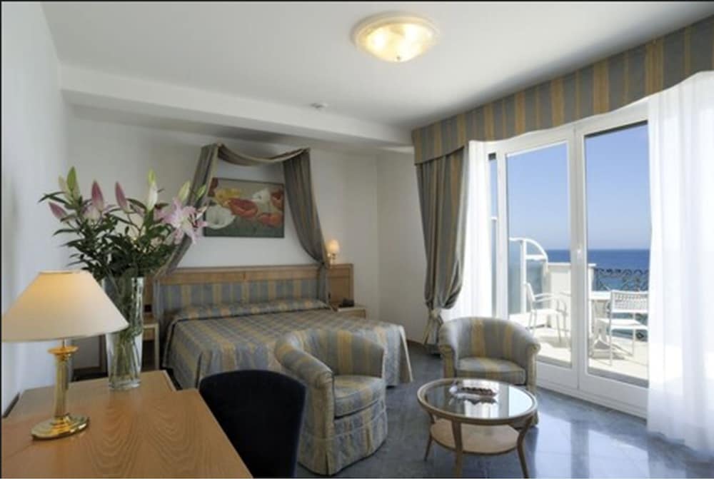 Grand Hotel Mediterranee 40/64