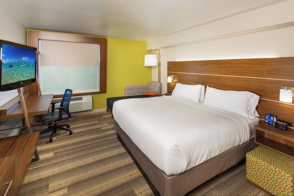 غرفة قياسية بسرير كينج، Holiday Inn Express Hotel Suites Peoria North Glendale 2/6