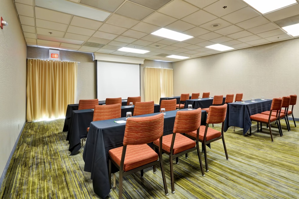 Courtyard By Marriott Dallas Medical Market Center 44/48
