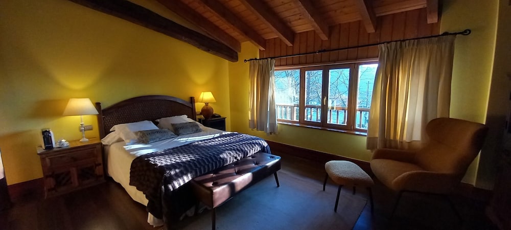 HOTEL USATEGIETA 12/50