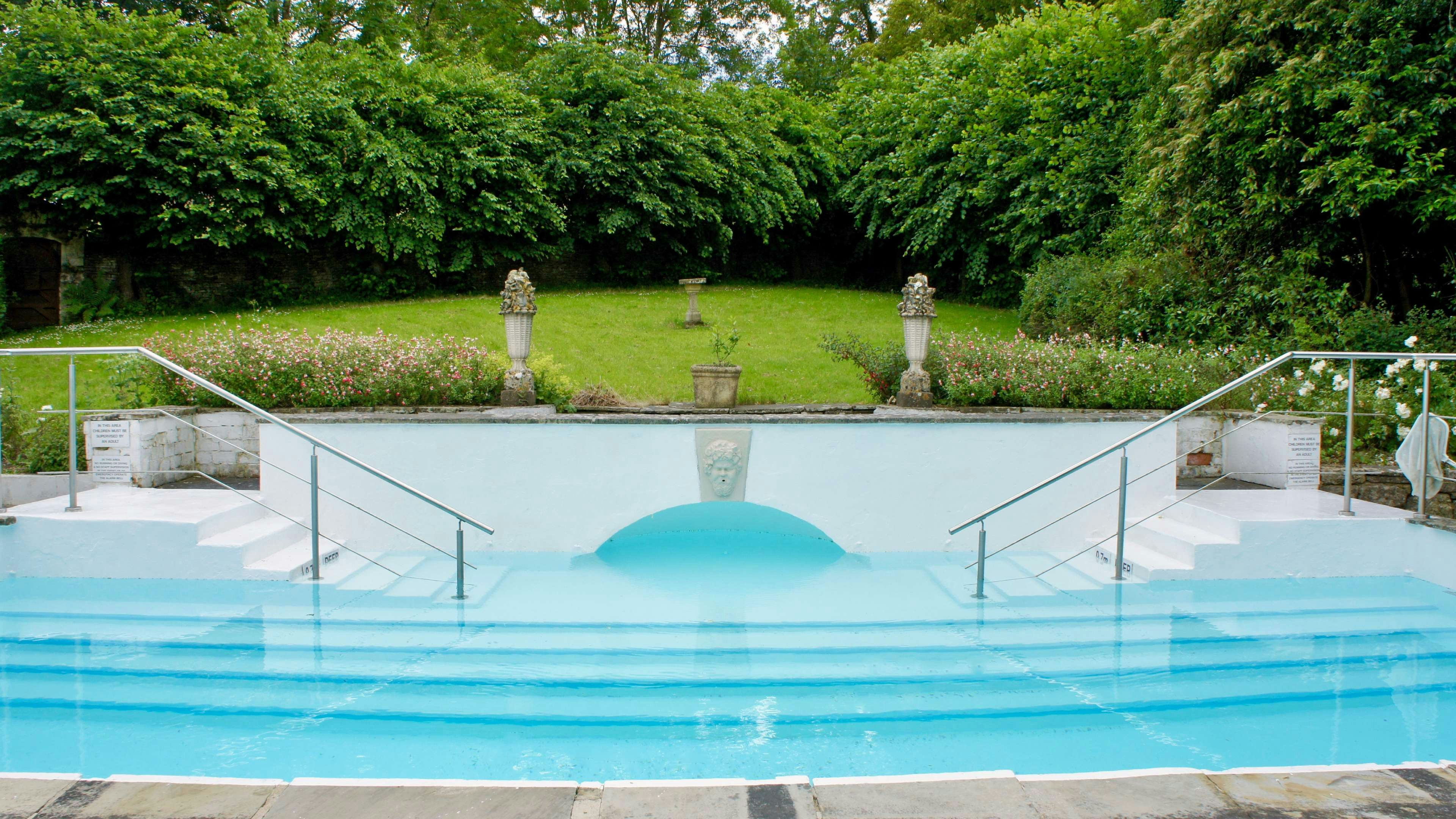 Burleigh Court Cotswolds 57/61