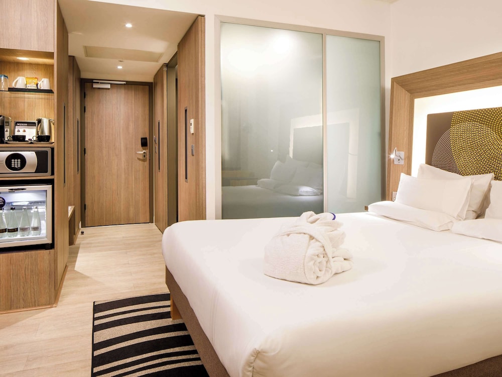 PREMIUM, EXECUTIVE, QUEEN BED