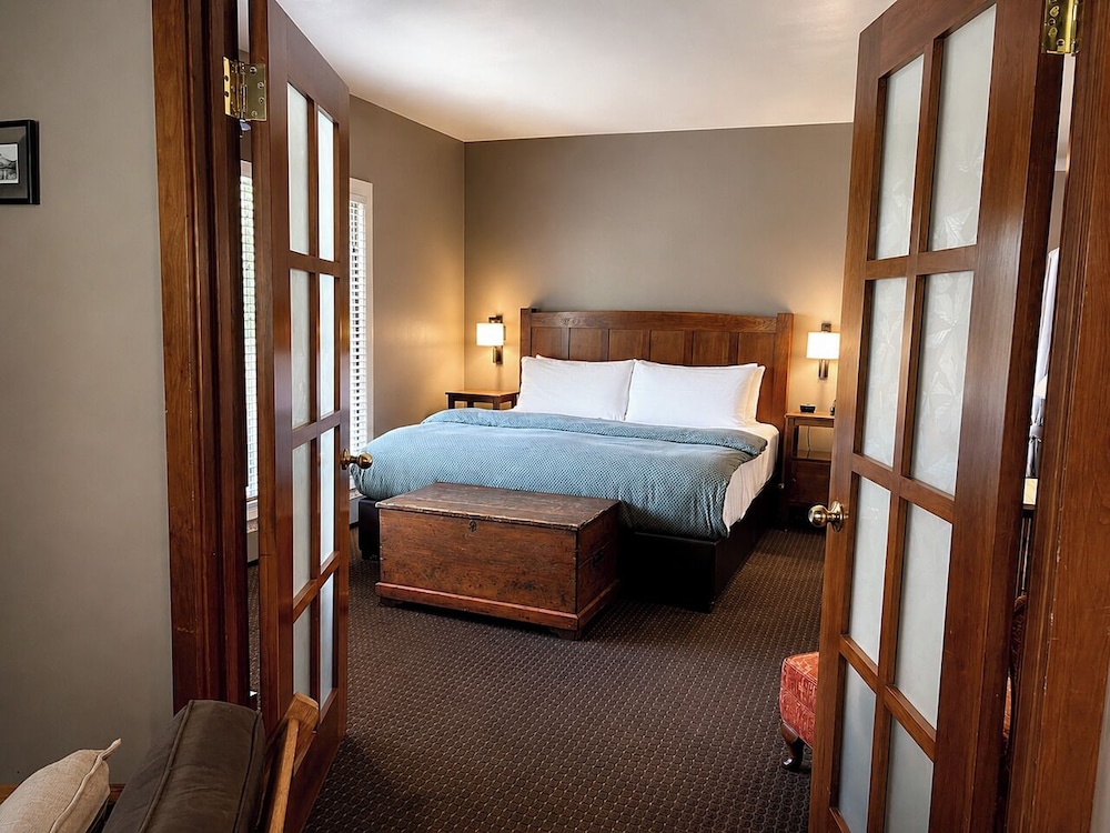 Emerald Lake Lodge 17/71