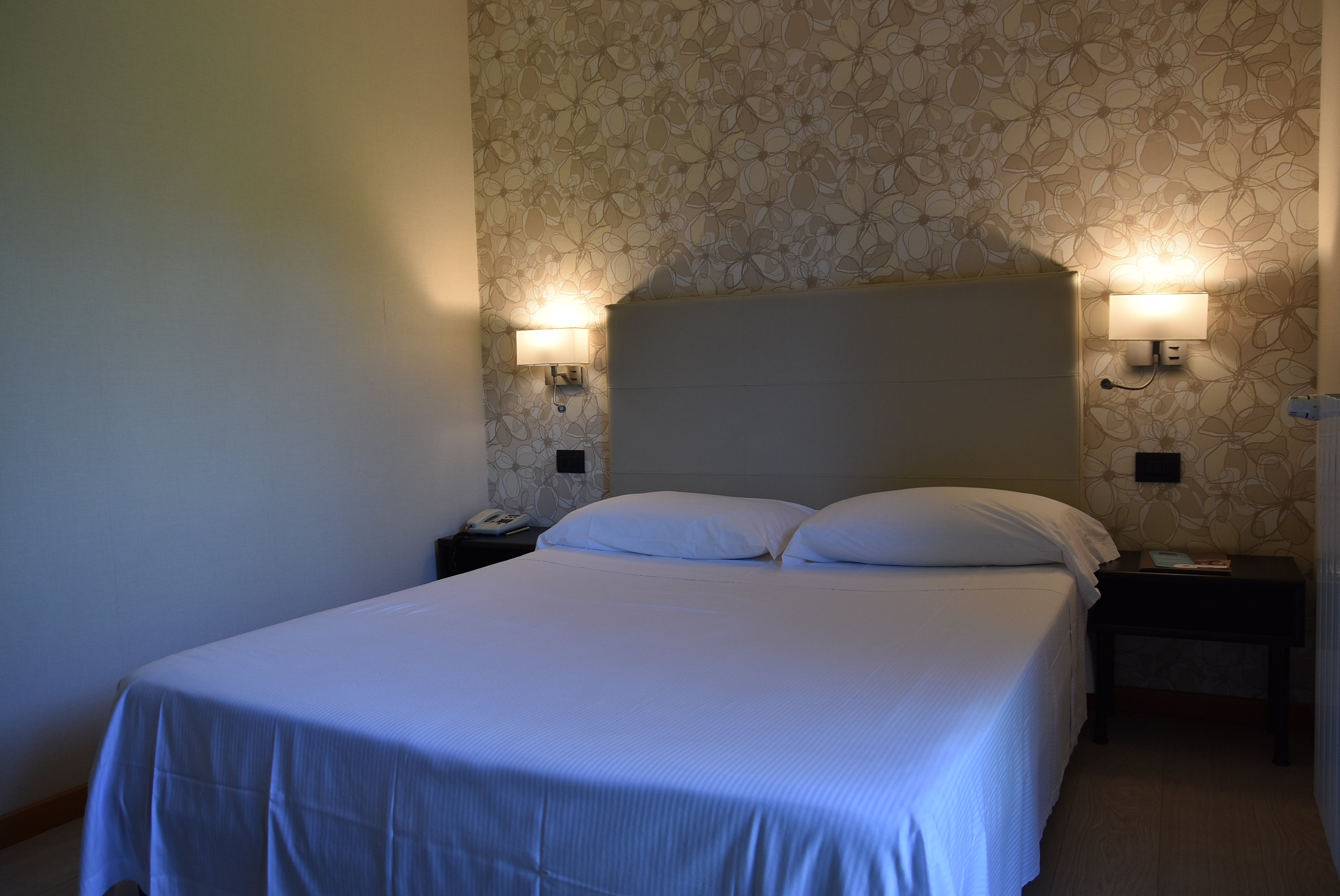 جناح جونيور بجاكوزي، HOTEL PARIGI 2 2/4