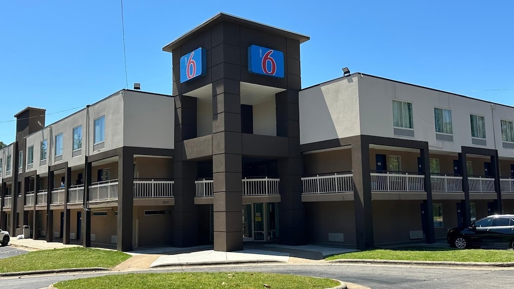 Motel6 Raleigh, NC - North 44/50