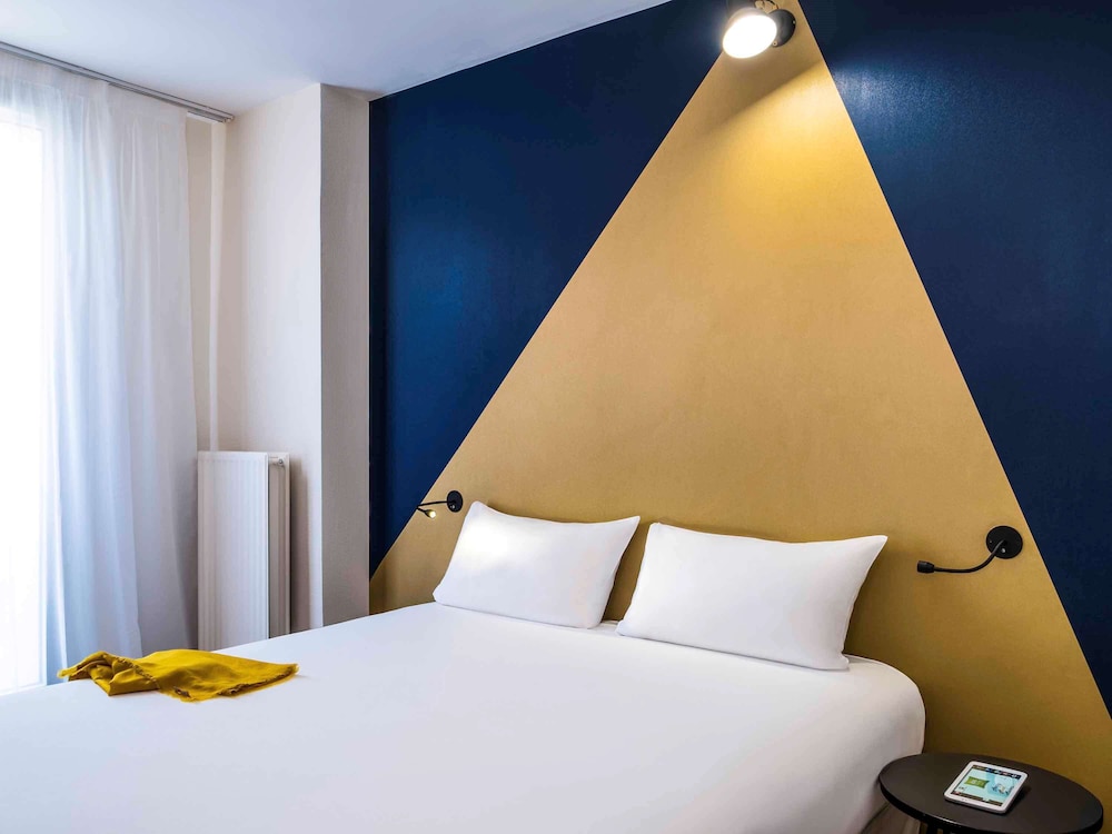 Ibis Styles Paris 15 Lecourbe 11/64