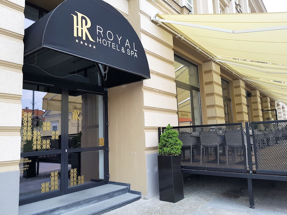 Royal Hotel and Spa 2/34