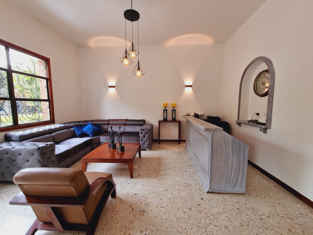 Hotel Karlo 35/50