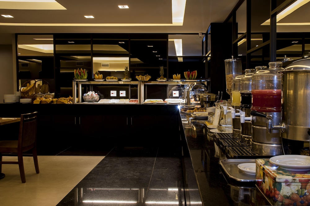 Americas Granada Hotel 52/66