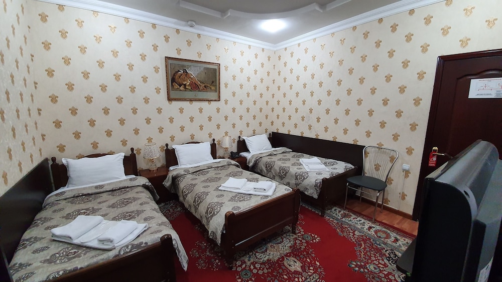 Sarbon Hotel 12/72