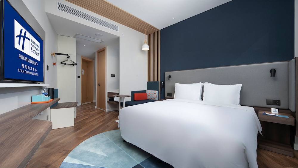 Standard, King Bed, Extra Floor Space، Holiday Inn Express Xi'an Qujiang Center 3/3