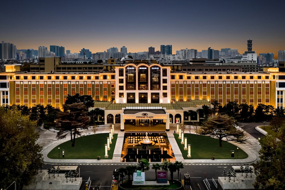 CROWNE PLAZA ZHENGZHOU 5/80