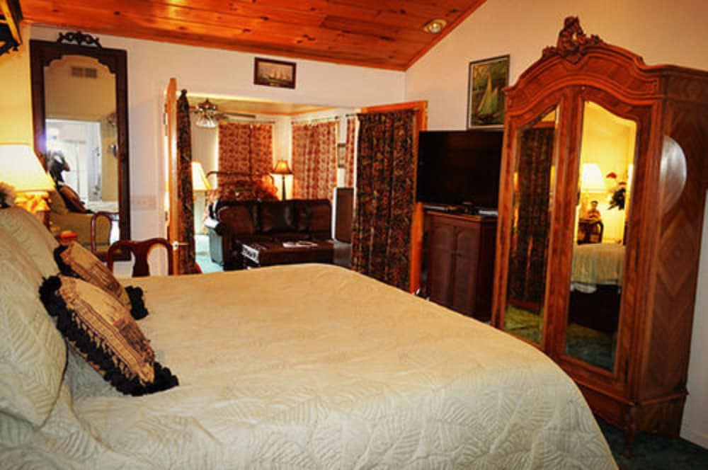 Echo Canyon Manor 23/76