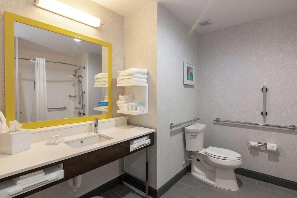 Hampton Inn & Suites Dallas East TX 17/45
