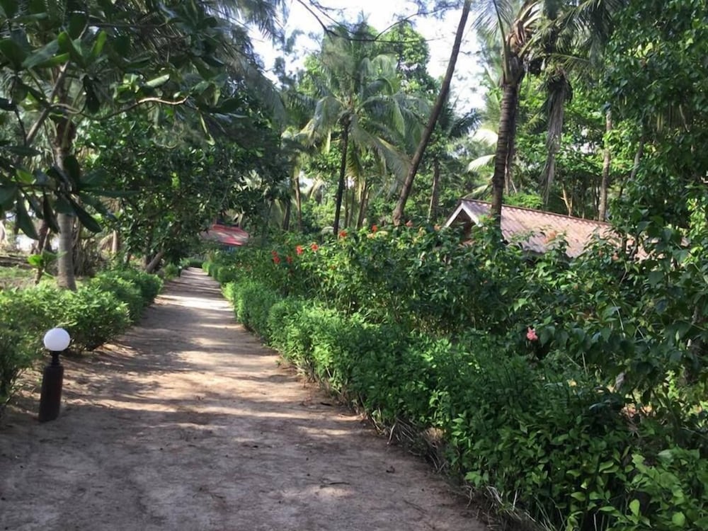 Phayam Coconut Beach Resort 39/50