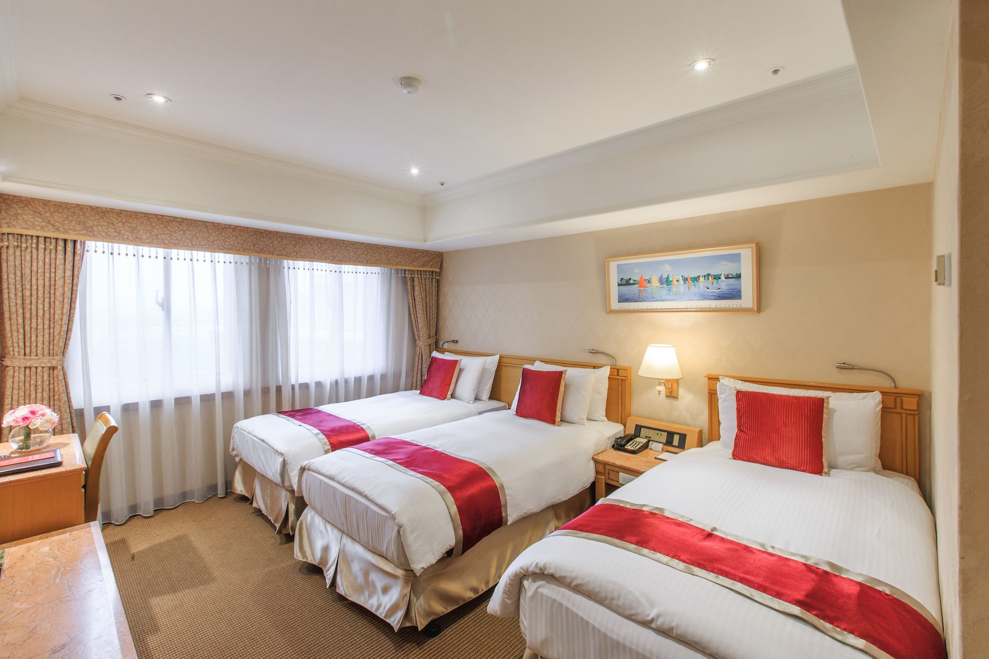 DELUXE, TRIPLE, 3 BEDS
