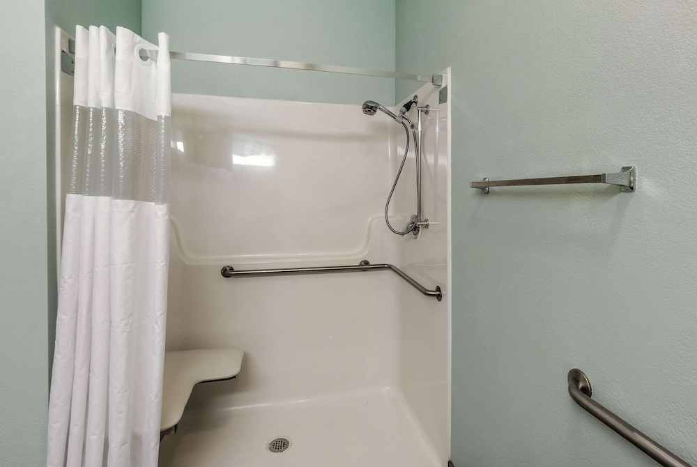 La Quinta Inn Suites By Wyndham Newport 7/40