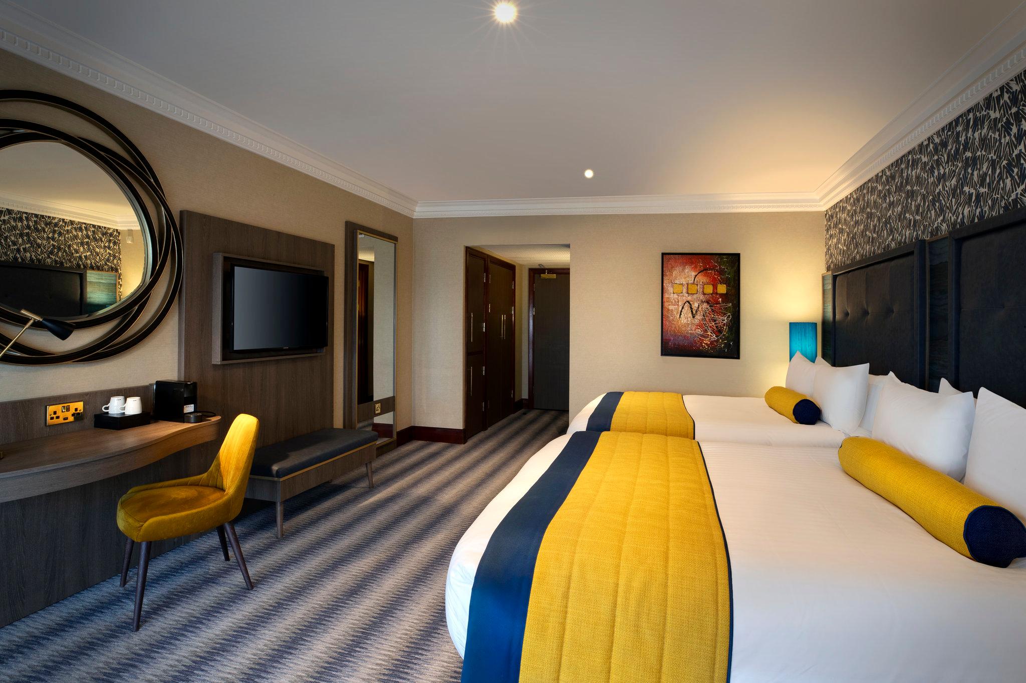 غرفة سوبيريور عائلية بسريرين كوين، Leonardo Royal Hotel London City 2/2