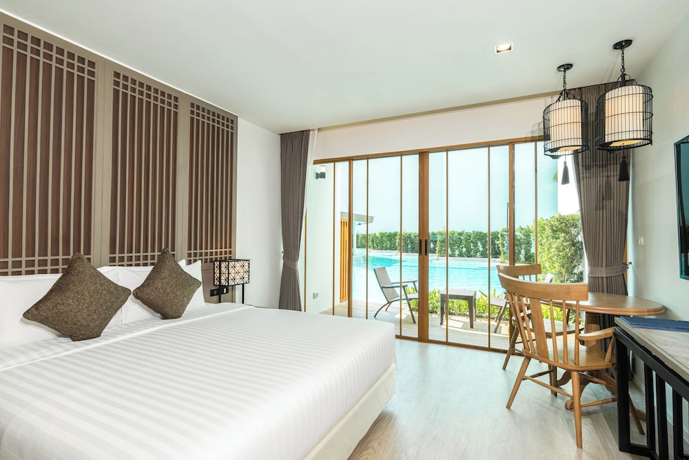 Bella Nara Phuket Naiyang Beach 11/50