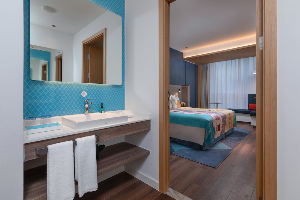 Holiday Inn Express Dongguan Humen 23/25