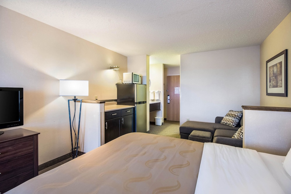 Quality Inn & Suites Pueblo West 19/43