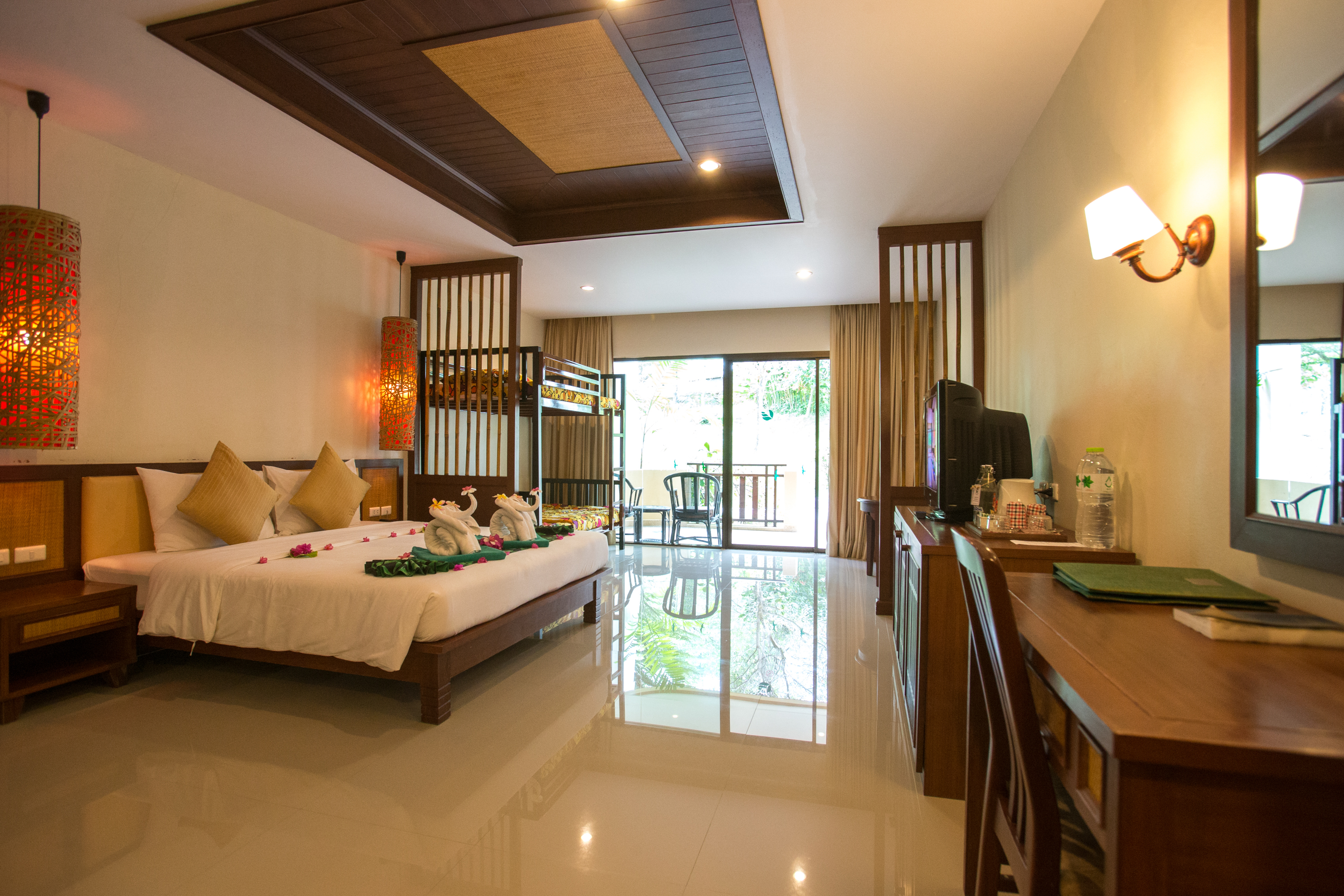 Hotel and Beach Bungalow at Lanta Resort 10/55