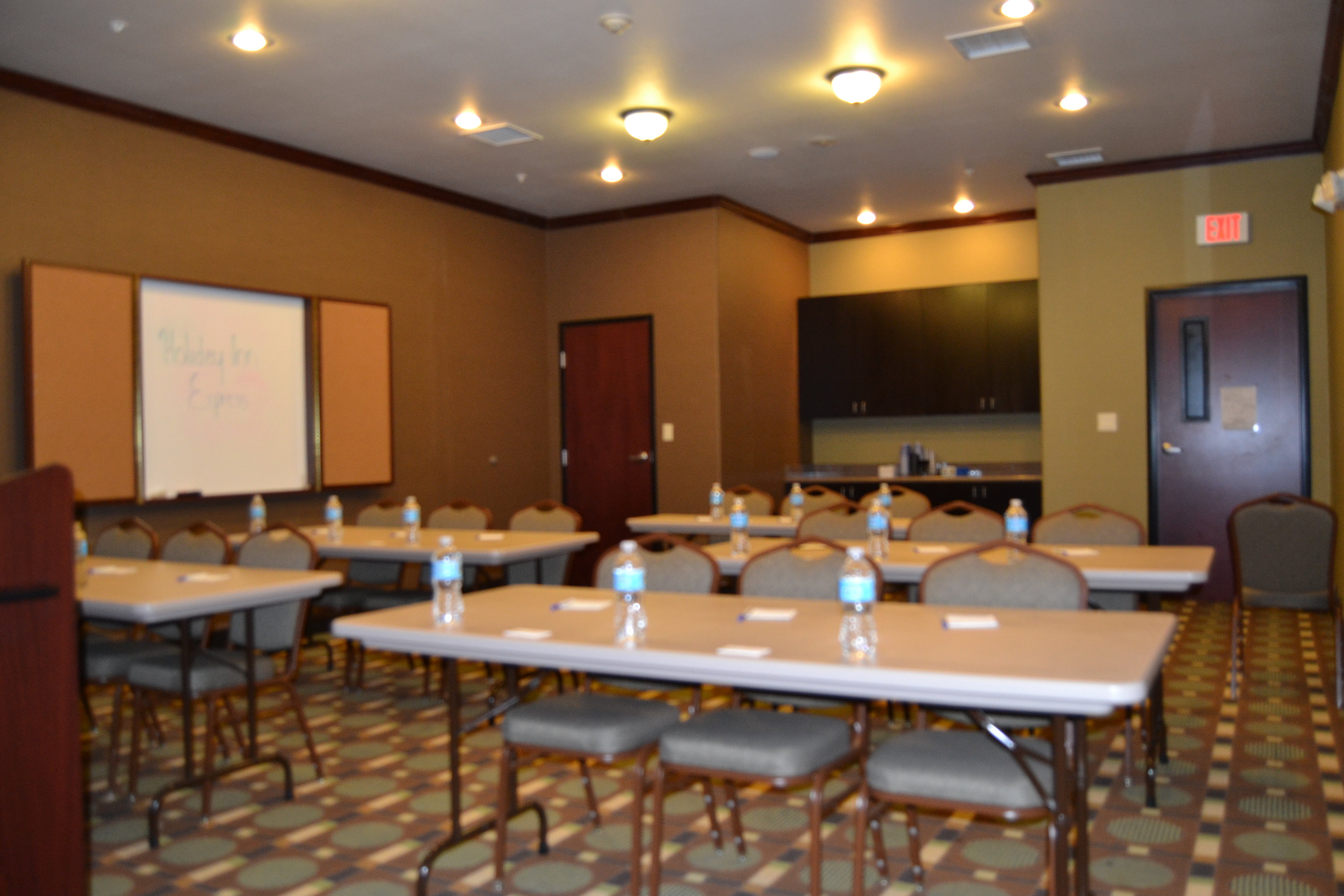 Holiday Inn Express Hotel and Suites Heber Springs 23/30