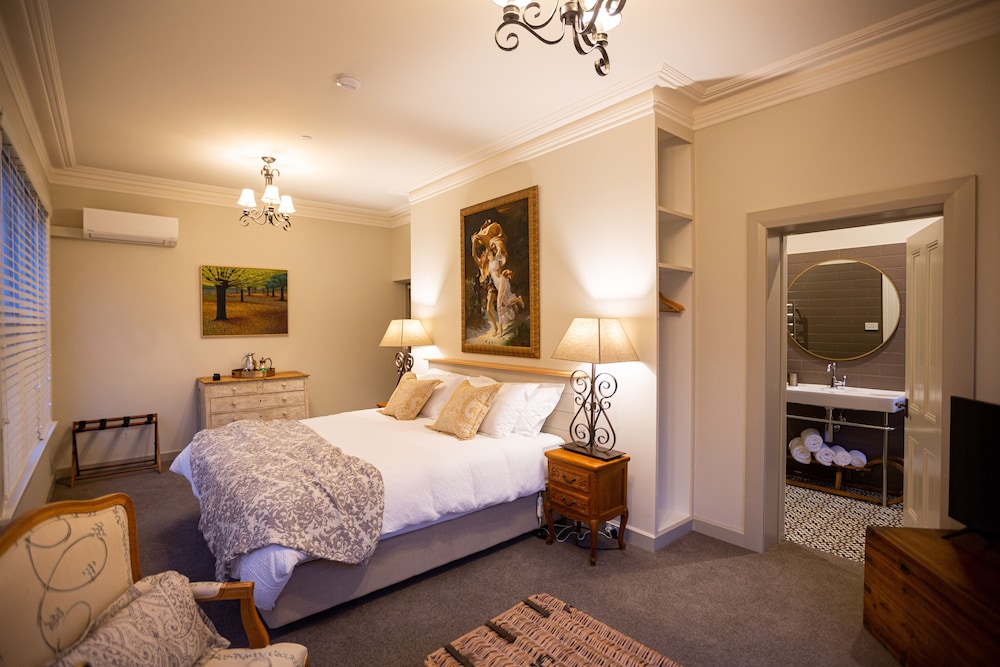 AMBERLEY HOUSE 13/50