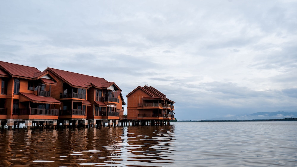 Bukit Merah Laketown Resort 38/43