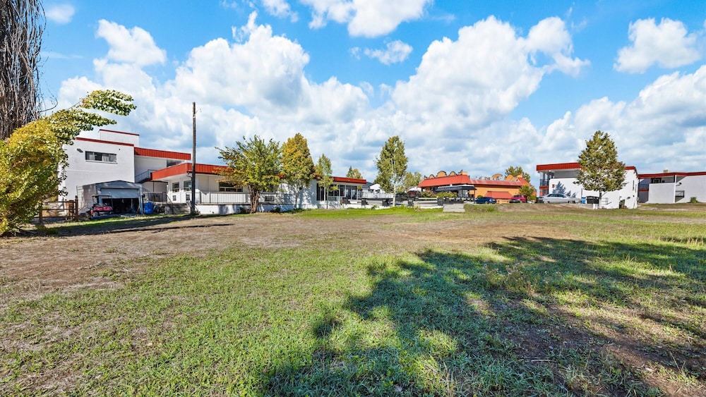 Red Arrow Inn & Suites, a Travelodge by Wyndham 18/22