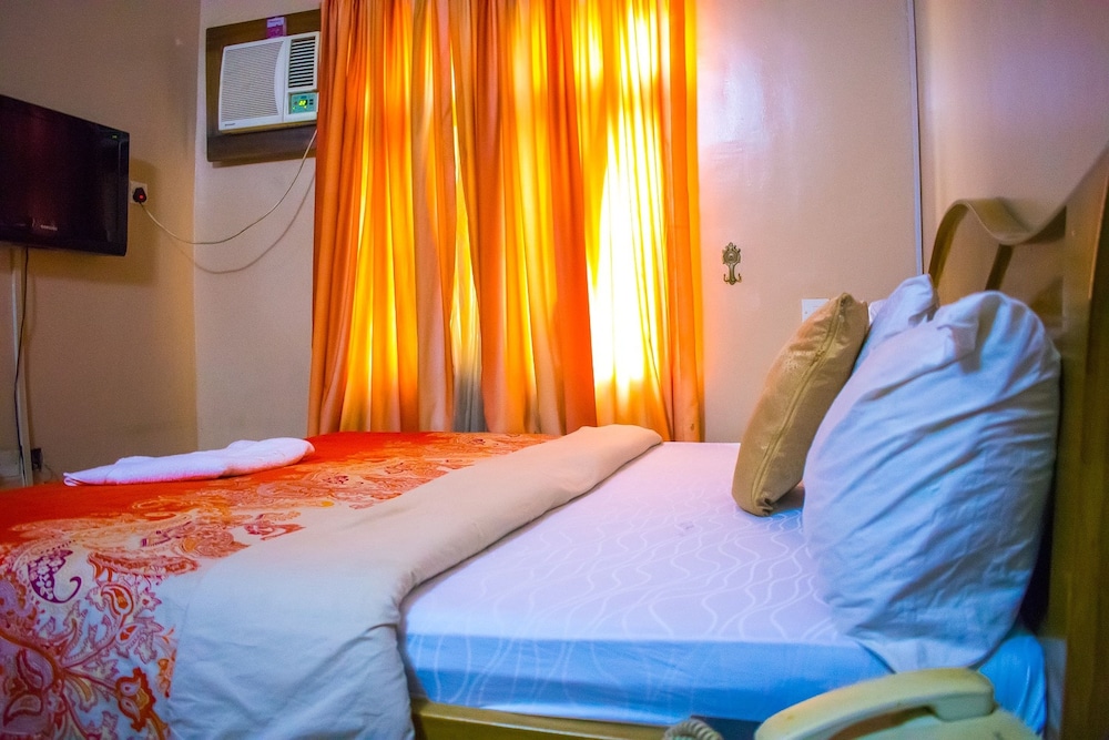 Golden Destiny Hotel Limited 12/100