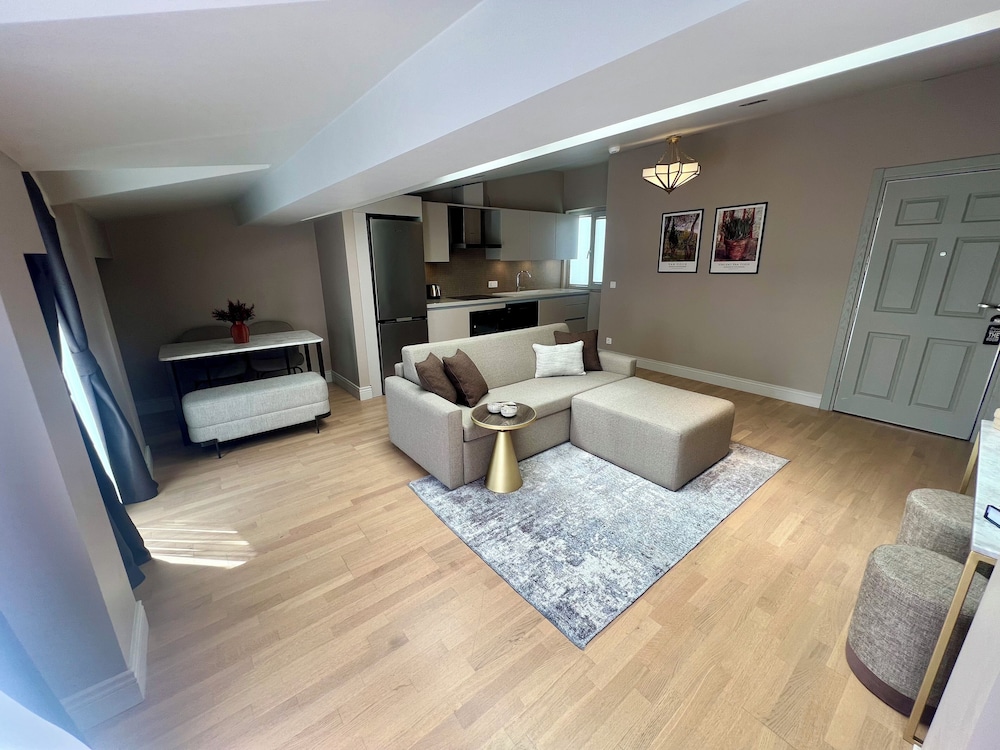 Weingart Suites Hotel 44/58