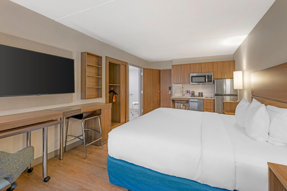 Efficiency, Suite, King Bed, Accessible