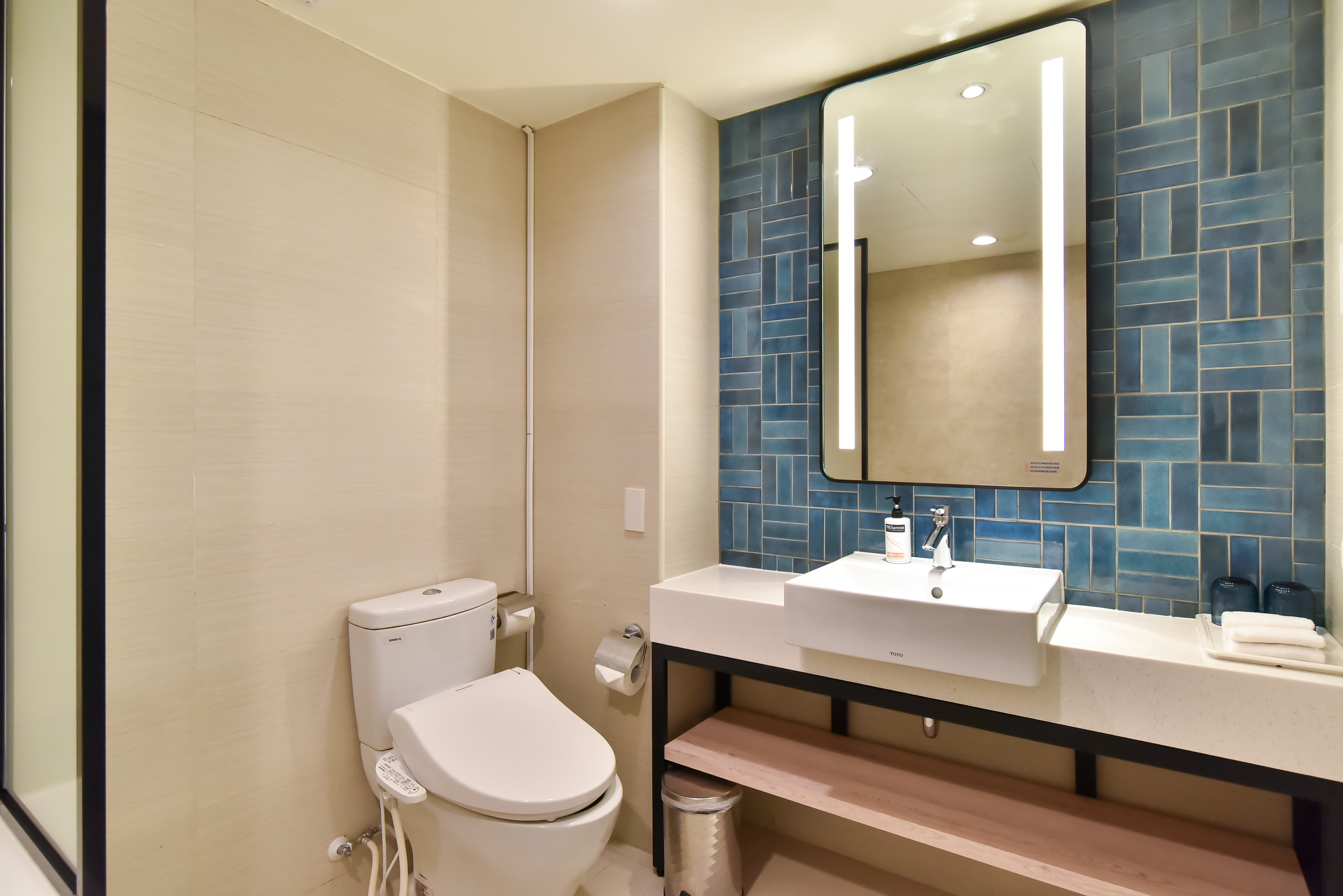 Holiday Inn Express Taipei Train Station 41/42
